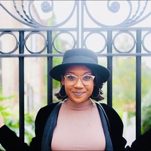 Meet your Posher, Samaria